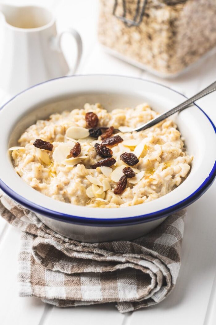 Proteínová cereálna kaša s hrozienkami