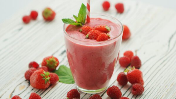 Jahodovo-malinový proteínový nápoj